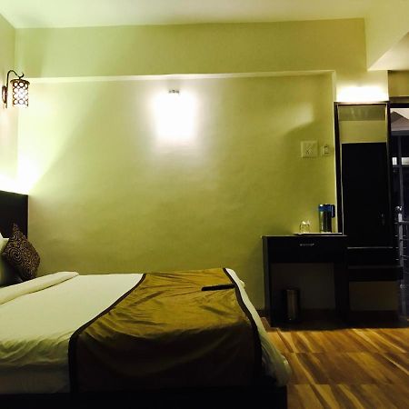 Hotel Sai Kripa Imperial Daman Exteriör bild