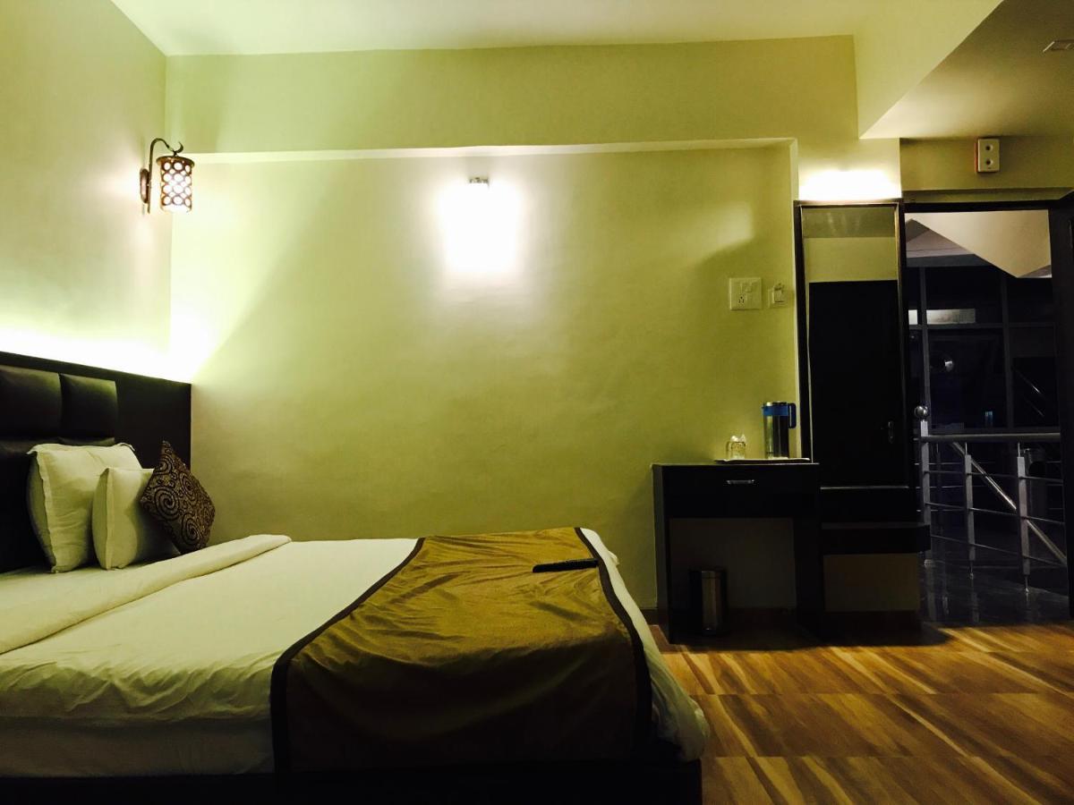Hotel Sai Kripa Imperial Daman Exteriör bild